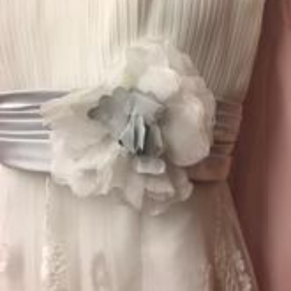 Kittychen White One Shoulder Flower Lace Dress